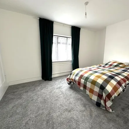 Image 5 - Garrett Close, London, W3 6UE, United Kingdom - Duplex for rent