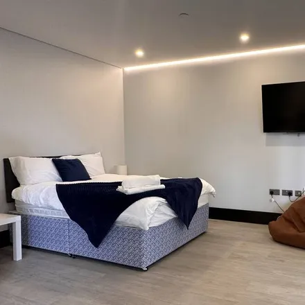 Rent this 1 bed apartment on London in E1 8ZT, United Kingdom