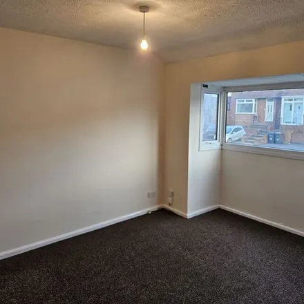 Rent this 2 bed townhouse on Nuthurst Road in Longbridge, B31 4TD