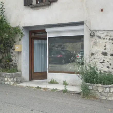 Rent this 2 bed apartment on 3 Rue du Fort in 07170 Villeneuve-de-Berg, France