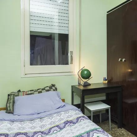 Rent this 3 bed room on Carrer de Rocafort in 116, 120