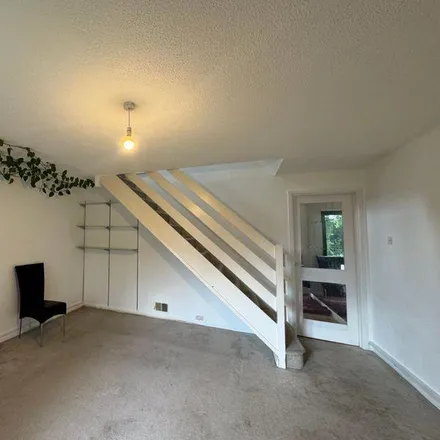 Image 2 - Rowlands Close, Grahame Park, London, NW7 2DL, United Kingdom - House for rent