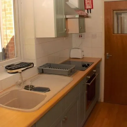 Rent this 4 bed apartment on 14 Blossom Avenue in Selly Oak, B29 7AG