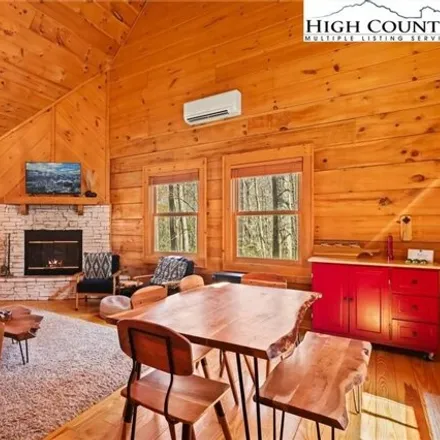 Image 8 - 116 Rhododendron Drive, Beech Mountain, NC 28604, USA - House for sale