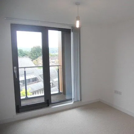 Image 5 - Queensway, Redhill, RH1 1TY, United Kingdom - Apartment for rent