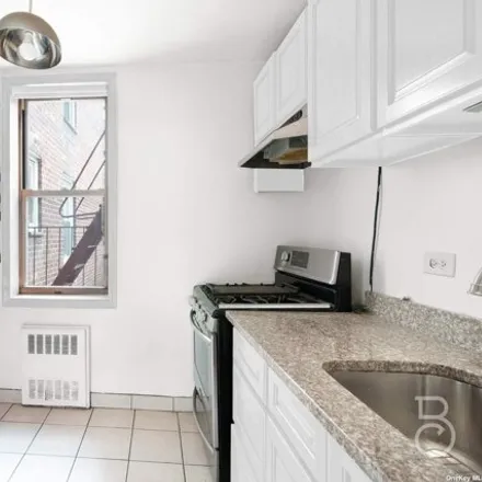 Image 7 - 31-85 Crescent Street, New York, NY 11106, USA - Apartment for sale