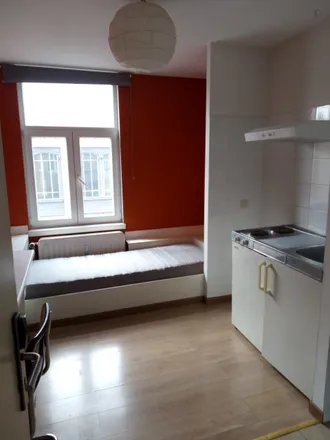 Image 3 - Rue de la Constitution - Grondwetstraat 31, 1030 Schaerbeek - Schaarbeek, Belgium - Apartment for rent
