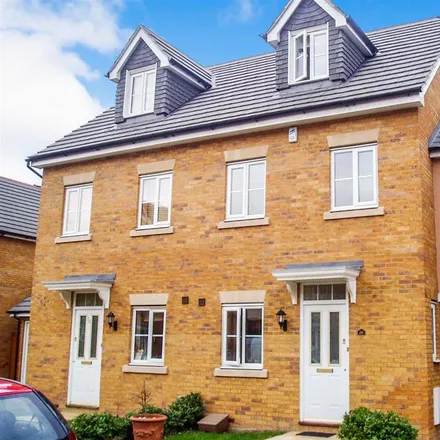 Rent this 3 bed townhouse on Murray Way in Wickford, SS12 9SB