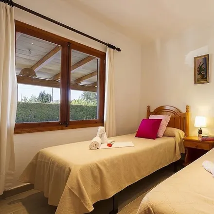 Rent this 2 bed house on Carrer de Pollença in 07011 Palma, Spain
