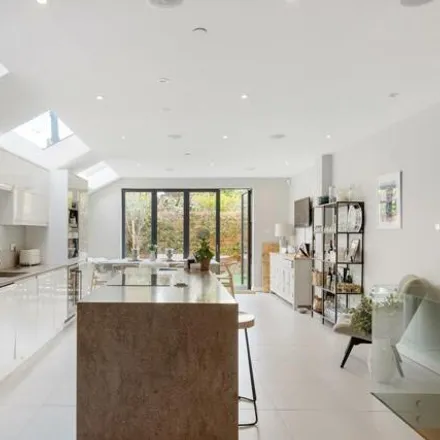 Image 7 - Clancarty Road, London, SW6 3BB, United Kingdom - Townhouse for sale