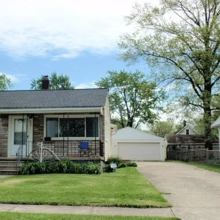 Buy this 3 bed house on 262 Warren Avenue in Elyria, OH 44035