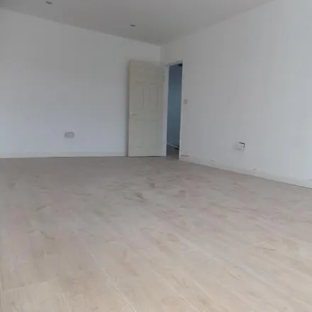 Rent this 2 bed room on KFC in 78 High Street, London