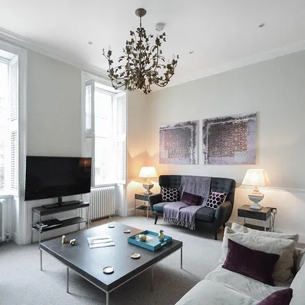 Rent this 4 bed townhouse on 13 Smith Street in London, SW3 4EJ