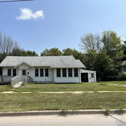 Buy this 2 bed house on 215 East Side Drive in Osceola, IA 50213