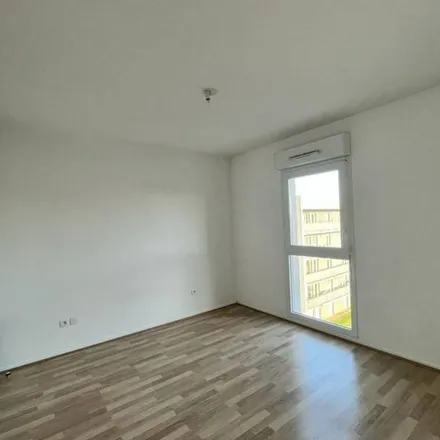 Rent this 1 bed apartment on 45 Boulevard André Siegfried in 76130 Mont-Saint-Aignan, France