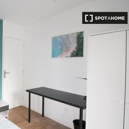 Rent this 5 bed room on 57 Rue Madame de Sanzillon in 92110 Clichy, France