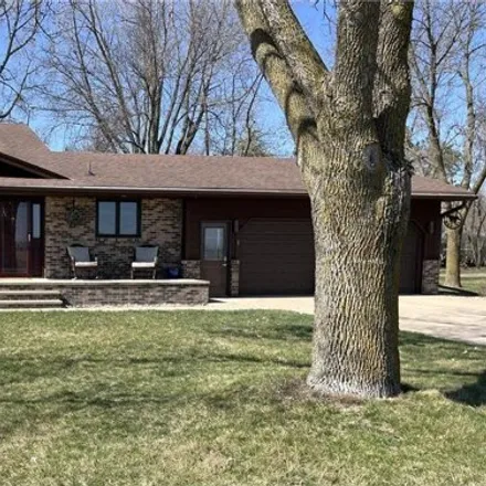 Buy this 4 bed house on 1645 17th Street in Windom, MN 56101