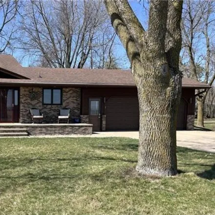 Image 1 - 1645 17th Street, Windom, MN 56101, USA - House for sale