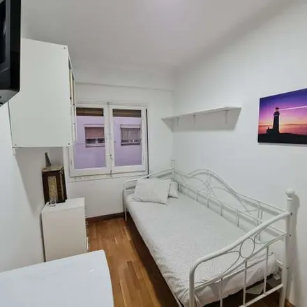 Image 6 - Avenida de Navarra, 50017 Zaragoza, Spain - Apartment for rent