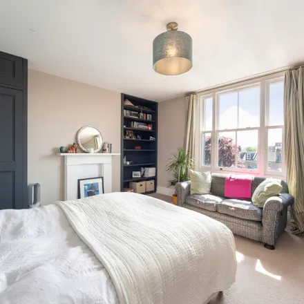 Rent this 5 bed apartment on Dartmouth Park Road in London, NW5 1PG