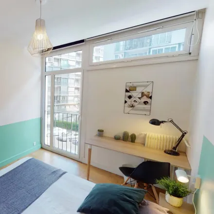 Rent this 4 bed room on 12 Rue du Docteur Finlay in 75015 Paris, France