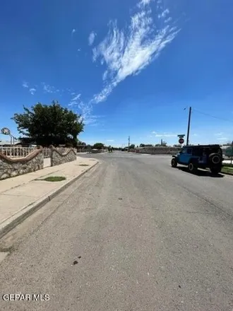 Image 5 - 8300 Mount Whitney Dr, El Paso, Texas, 79904 - House for sale