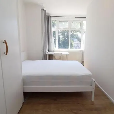 Rent this studio house on 10 The Ride in London, TW8 9LA