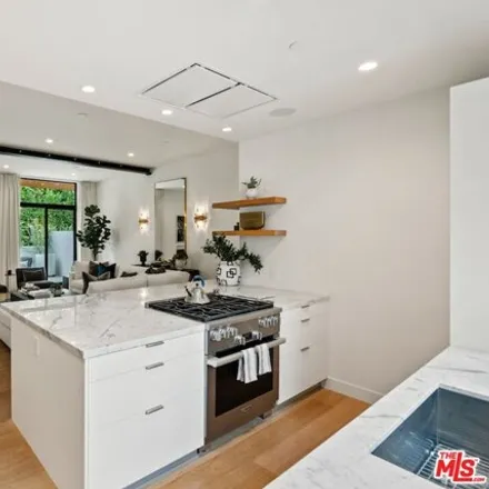 Image 6 - 815 Huntley Drive, West Hollywood, CA 90069, USA - House for sale