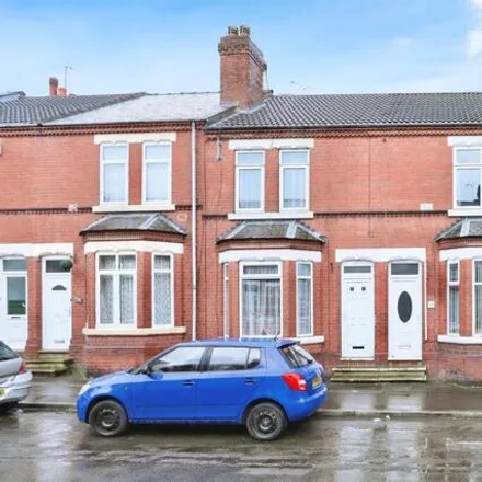 Buy this 5 bed townhouse on Earlesmere Avenue in Doncaster, DN4 0QG