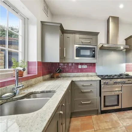 Rent this 4 bed duplex on Tring Avenue in London, W5 3QA