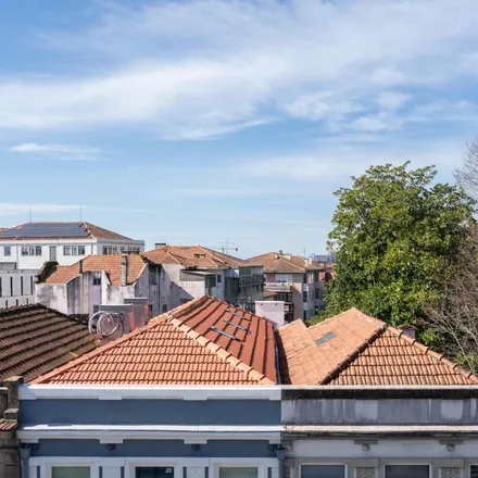 Image 3 - Tabacaria Jogo D'épocas, Rua Santa Catarina, 4000-447 Porto, Portugal - Apartment for rent