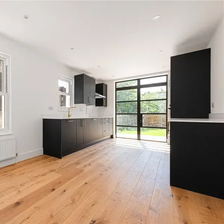Rent this 3 bed townhouse on Nightingale Road in London, NW10 4RG