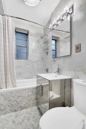 Image 5 - 64 East 94th Street, New York, NY 10128, USA - Apartment for sale