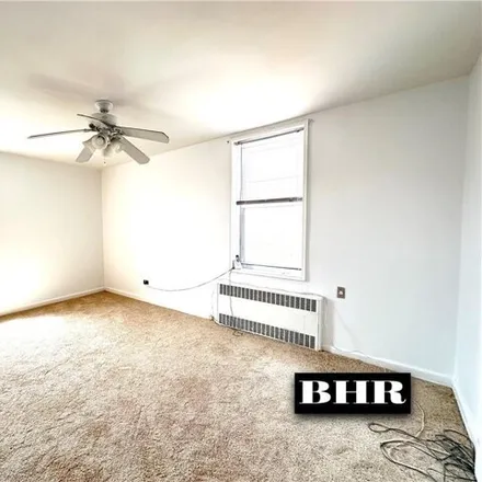 Image 6 - 2427 - 2461 East 29th Street, New York, NY 11235, USA - Apartment for sale