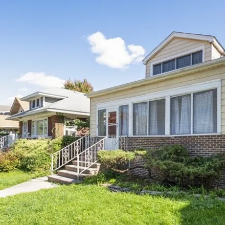 Buy this 4 bed house on 936 North Hayes Avenue in Oak Park, IL 60302