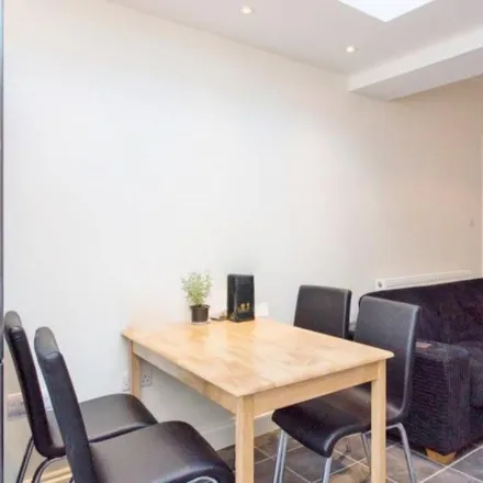 Image 7 - 18 Bentworth Road, London, W12 7AA, United Kingdom - Room for rent