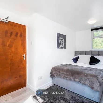 Image 2 - Wynters, Basildon, SS16 5DG, United Kingdom - Apartment for rent