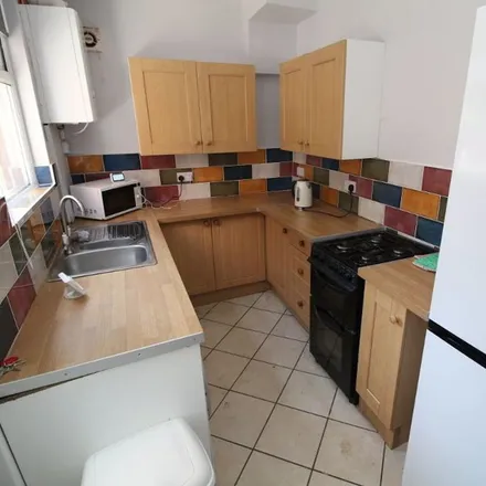 Image 4 - Clever Clogs, 412 Sharrow Vale Road, Sheffield, S11 8ZP, United Kingdom - Apartment for rent