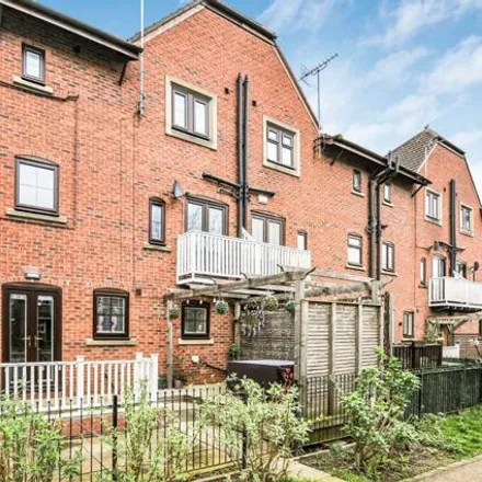 Image 1 - Gillyon Close, Beverley, HU17 0TW, United Kingdom - Townhouse for sale
