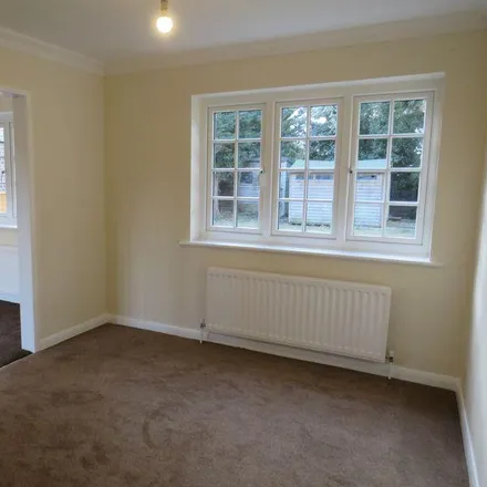 Image 4 - Green Pond Corner, Emsworth Road, Warblington, PO9 2SB, United Kingdom - House for rent