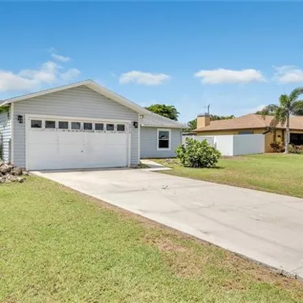 Image 2 - 2016 Northeast 5th Terrace, Cape Coral, FL 33909, USA - House for sale