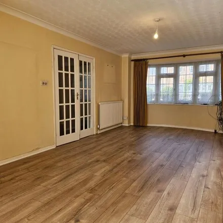 Rent this 3 bed townhouse on Springfield Avenue in London, TW12 3DT