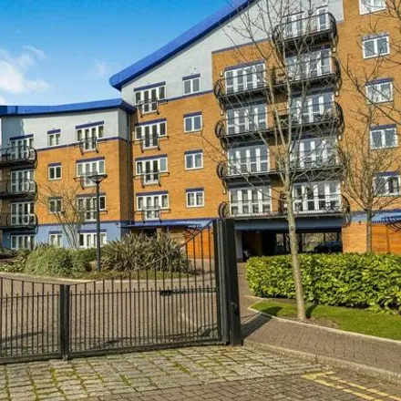 Rent this 2 bed room on 104-141 Luscinia View in Reading, RG1 8AF