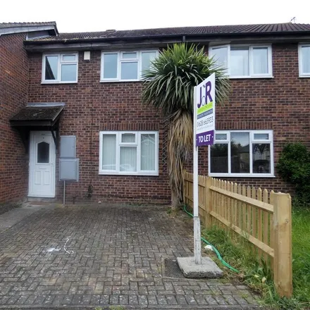 Rent this 3 bed townhouse on Avebury in Slough, SL1 5SY
