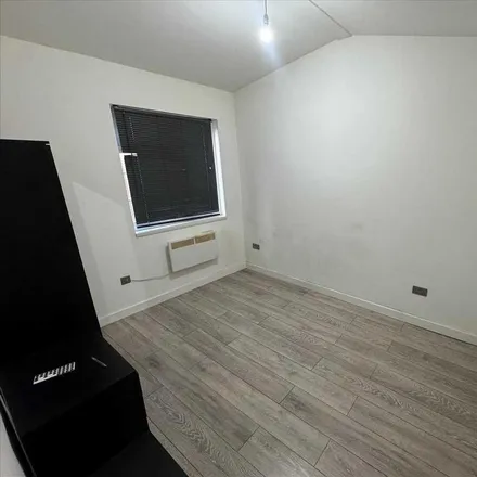 Image 4 - Imperial House, 1 Standen Avenue, London, RM12 6AA, United Kingdom - Apartment for rent