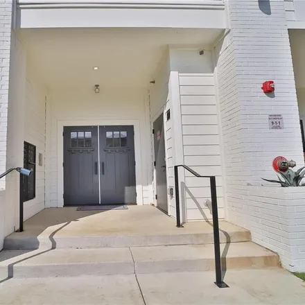 Rent this 1 bed condo on 909 West Magnolia Avenue in Fort Worth, TX 76104