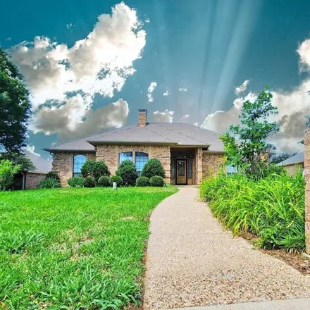 Buy this 3 bed house on 92 Kevin Court in Mansfield, TX 76063