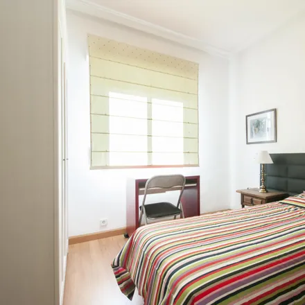 Rent this 3 bed room on Madrid in Colegio Público Gonzalo de Berceo (II), Avenida de Abrantes