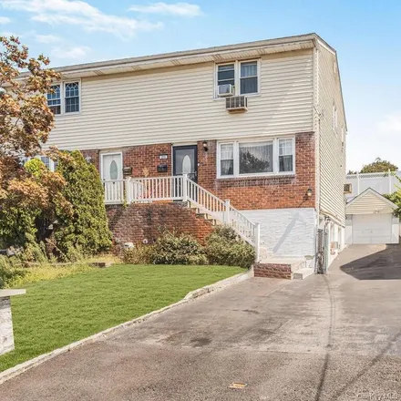 Buy this 4 bed townhouse on 210 Hoover Road in Grey Oaks, City of Yonkers