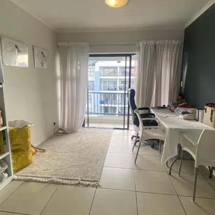 Image 2 - 238 Bryanston Drive, Johannesburg Ward 103, Sandton, 1617, South Africa - Apartment for rent